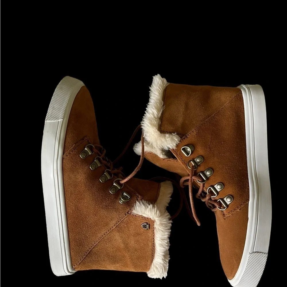 Minnetonka x Lottie Moss Shearling High Top Boots Brown | Size 6 NWT